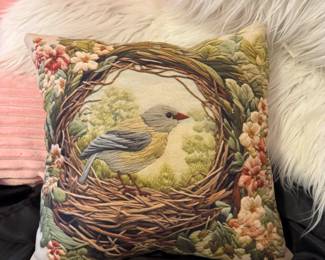 Birds nest pillow