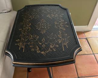 Tray table