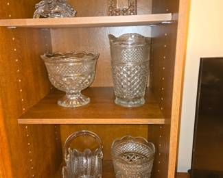 Vintage anchor Hocking Wexford
Crystal pieces.
large serving plates , punch bowls,
Other items available