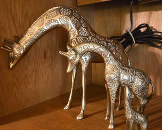 Antique brass giraffe family
3 piece..Dad, Mom and baby