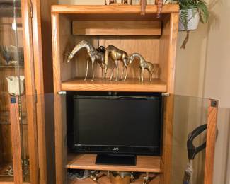 Tv/ storage cabinet with light.
Tv is aprox 21 in