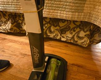 "Like new" Bissell air ram cordless vacuum with charger and manual