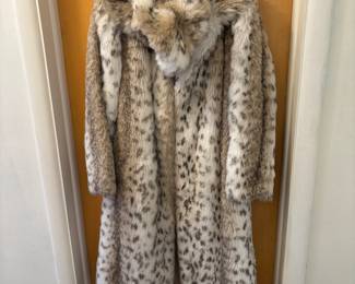 Vintage lynx fur coat with matching hat