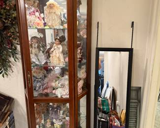 Beautiful Lighted Curio Caninet
