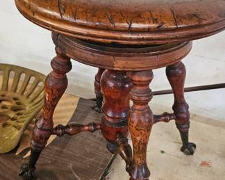 ROLLING WOODEN PIANO STOOL