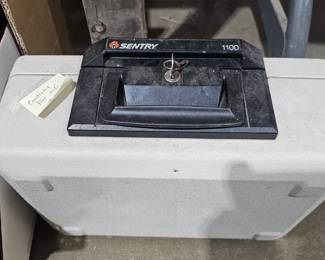 SENTRY SAFE WITH KEY