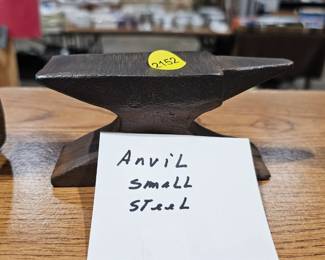 CAST IRON SMALL ANVIL