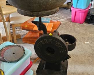HAND CRANK CREAM SEPERATOR