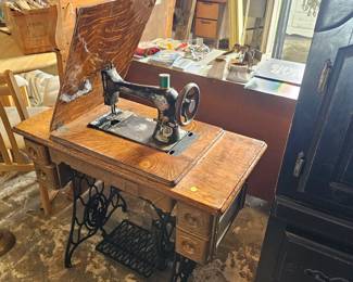 SEWING MACHINE