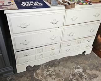 DRESSER
