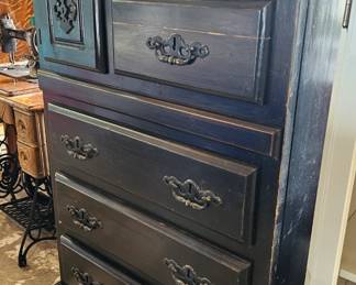 DRESSER