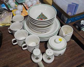 CHRISTMAS DISHES