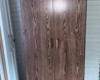Tall shelf unit