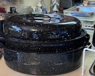 Speckled enamel roasting pan