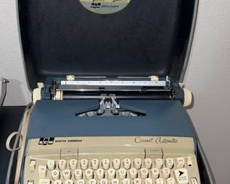 Smith-Corona typewriter w/case. It's a Coronet Automatic 12 electric typewriter produced between 1960 and 1970