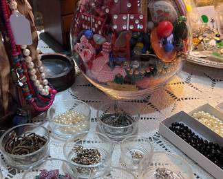 Lots of jewelry and collectibles