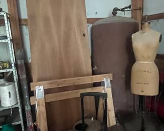 SOLID WOOD DOOR, maniquen, saw horses, etc