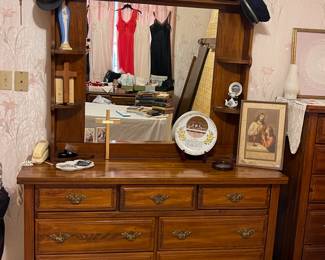 VINTAGE DRESSER WITH MIRROR