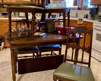 VINTAGE DINING TABLE AND CHAIRS-HAS A LEAF
