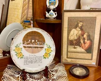 CROCHETED DOILEY, RELIGIOUS ARTICLES