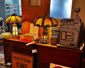 Slag lamps; Dime slot machine (1930s, works)