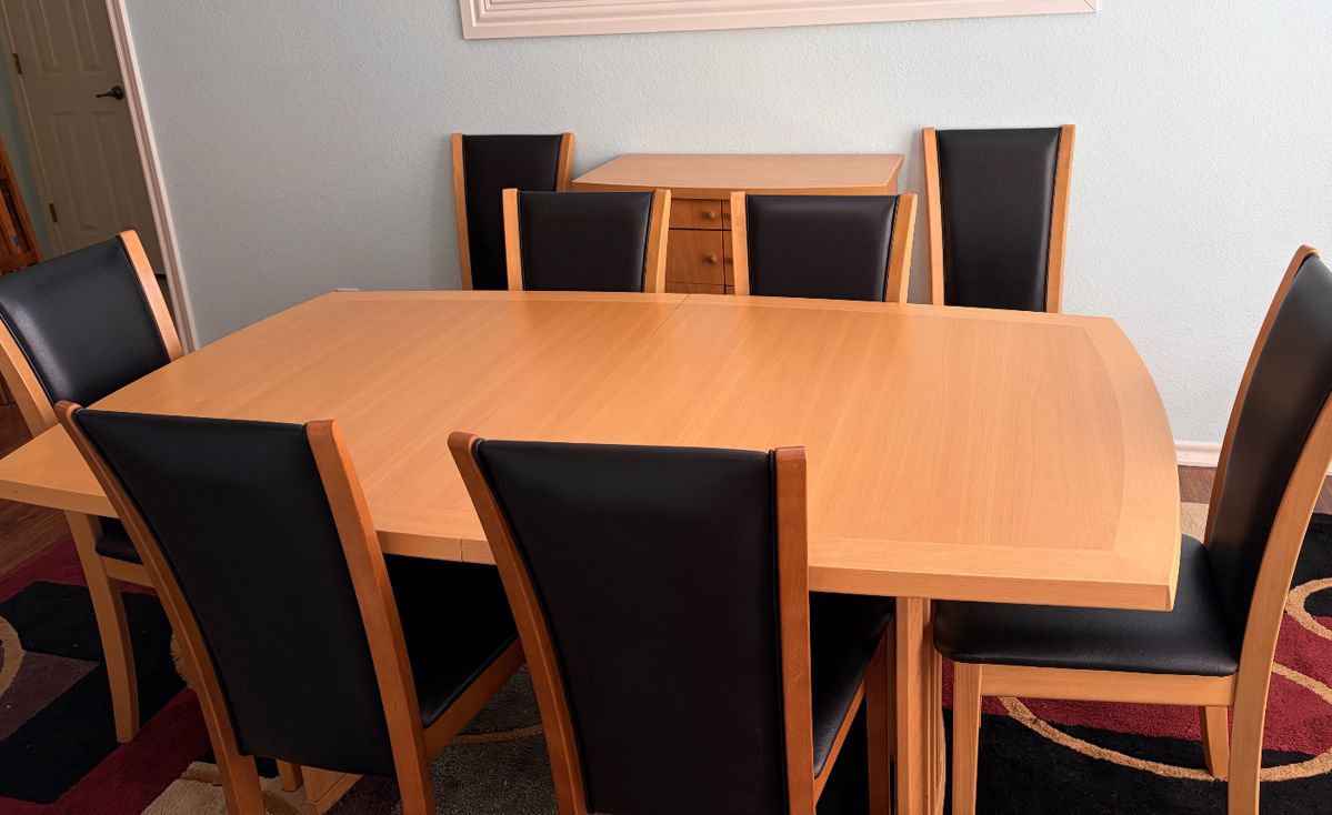 SKOVBY Danish Table with leaves and eight chairs