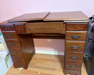 Nechhi Sewing Machine Desk