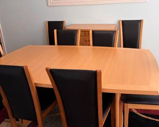 SKOVBY Danish Table with leaves and eight chairs
