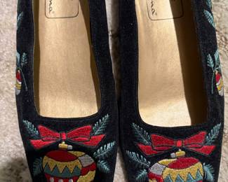 Adorable Christmas shoes