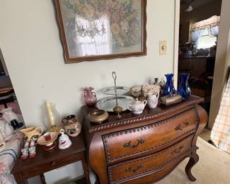 Bombè chest, glass and metal collectibles