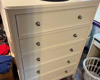 chest of drawers