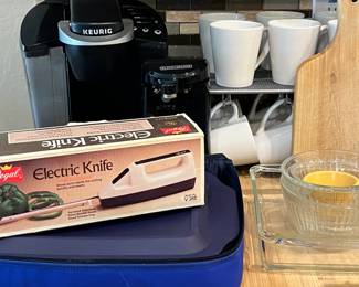 Electric Knife, Keurig, Coffee Mug Set, Cutting Boards, Pyrex