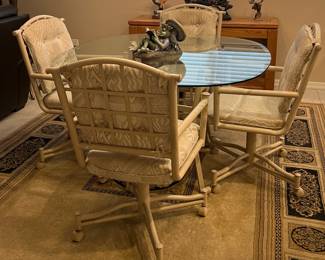 Kitchen Table w 4 Chairs, Area Rug