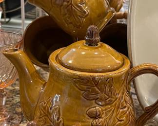 Cracker Barrel Tea Set w Matching Mugs