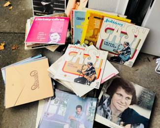 1 85VintageVinylRecordsJohnnyCashABBABillyJoelMore