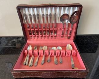 90 OneidaSterlingKingCedricSilverwareSet53PcsinWoodenChest