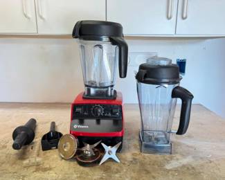36 VitamixBlenderwTwoContainersAccessoriesRed