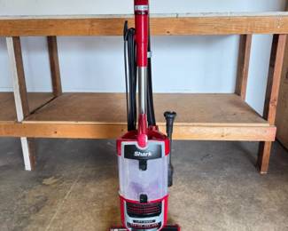 116 SharkLiftAwayVacuumModelZU561UprightCleaner