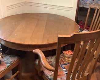 Dinning Table With 4 Chairs  and Leaves