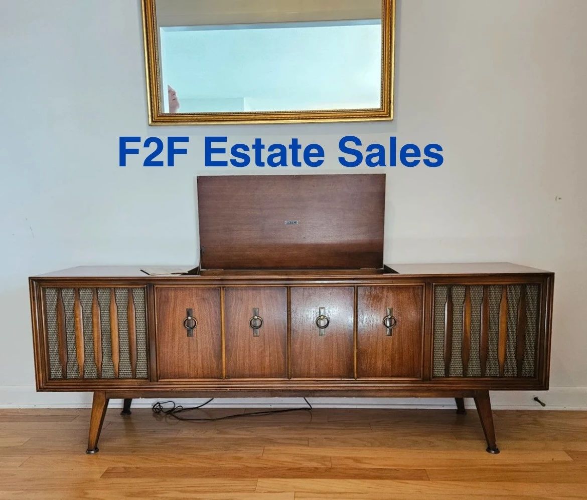 Antique Zenith Stereophonic Phonograph with am/fm (Works)