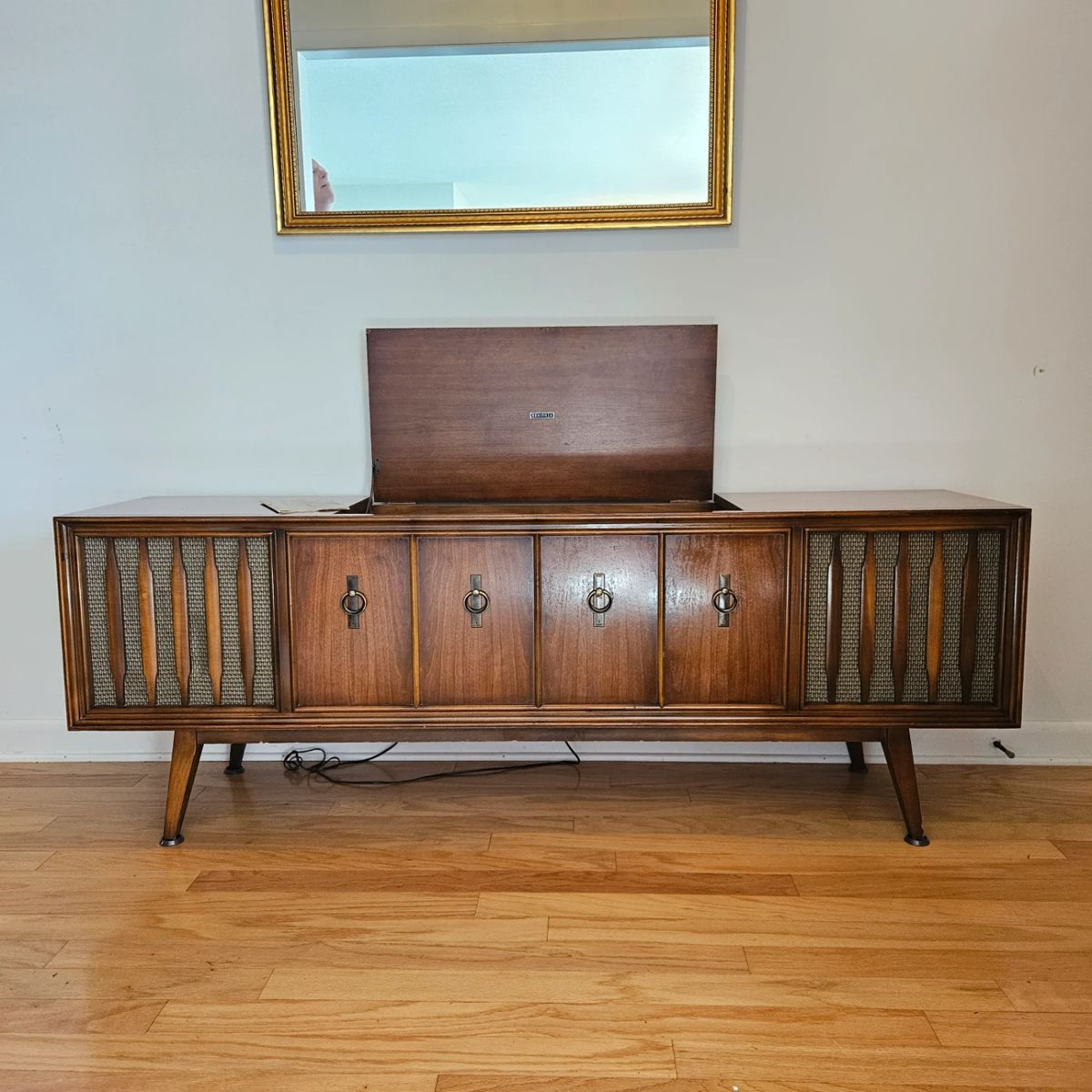 Antique Zenith Stereophonic Phonograph Am/Fm