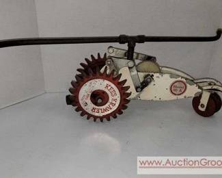 1 KEES KRAWLER Model 91A Water Propelled Lawn Sprinkler