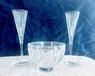 Cut crystal bowl "ODELL"
Waterford Champagne Flutes - pair