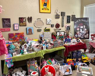 Decor, Toys