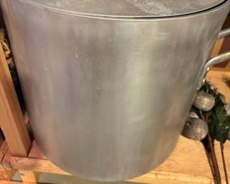 VERY LARGE COOK POT