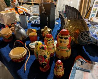 NESTING DOLLS