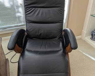 ELECTRONIC LEATHER LIFT CHAIR