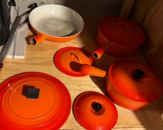 COVERED ORANGE COOKWARE