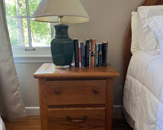 OAK NIGHT STAND OF OAK BEDROOM SET - THIS IS OFF SITE AND CAN SCHEDULE A VISIT FOR PURCHASE