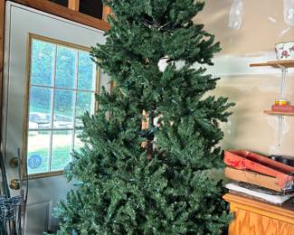 CHRISTMAS TREE (TALL)